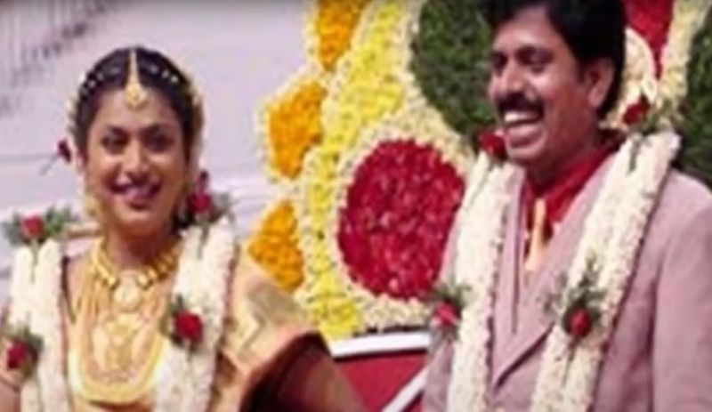 నటి, ఎమ్మెల్యే రోజా, దర్శకుడు సెల్వమణి మ్యారేజ్ నాటి అరుదైన ఫోటో.