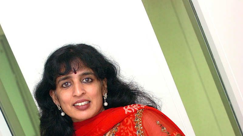 5. जयश्री उल्लाल (Jayshree Ullal)
जयश्री उल्लाल 2008 में Arista नेटवर्क्स की अध्यक्ष और सीईओ बनीं। 2014 में, उन्होंने Arista को न्यूयॉर्क स्टॉक एक्सचेंज में IPO का नेतृत्व किया। Arista से पहले, Ullal ने सिस्को और AMD के साथ काम किया है। उन्होंने सैन फ्रांसिस्को स्टेट यूनिवर्सिटी से इलेक्ट्रिकल इंजीनियरिंग में बीएस की पढ़ाई की और सांता क्लारा यूनिवर्सिटी से इंजीनियरिंग मैनेजमेंट में मास्टर्स पूरा किया।