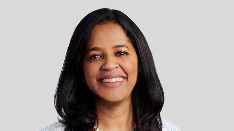 4. रेवती अद्वैती (Revathi Advaithi)
रेवती अद्वैती फ्लेक्स लिमिटेड (Flex Ltd) की CEO हैं। फ्लेक्स लिमिटेड अमेरिकी सिंगापुर बेस्ड एक मल्टीनेशनल इलेक्ट्रॉनिक्स निर्माण करने वाली है। 2019 में अद्वैती को फ्लेक्स के सीईओ के रूप में नामित किया गया था। वह इससे पहले ईटन के इलेक्ट्रिकल क्षेत्र ( Eaton's electrical Sector) की अध्यक्ष और सीओओ (COO0 के रूप में कार्य कर चुकी हैं। उन्होंने बिरला इंस्टीट्यूट ऑफ टेक्नोलॉजी एंड साइंस, पिलानी से स्नातक की डिग्री ली और थंडरबर्ड स्कूल ऑफ ग्लोबल मैनेजमेंट से MBA किया है।