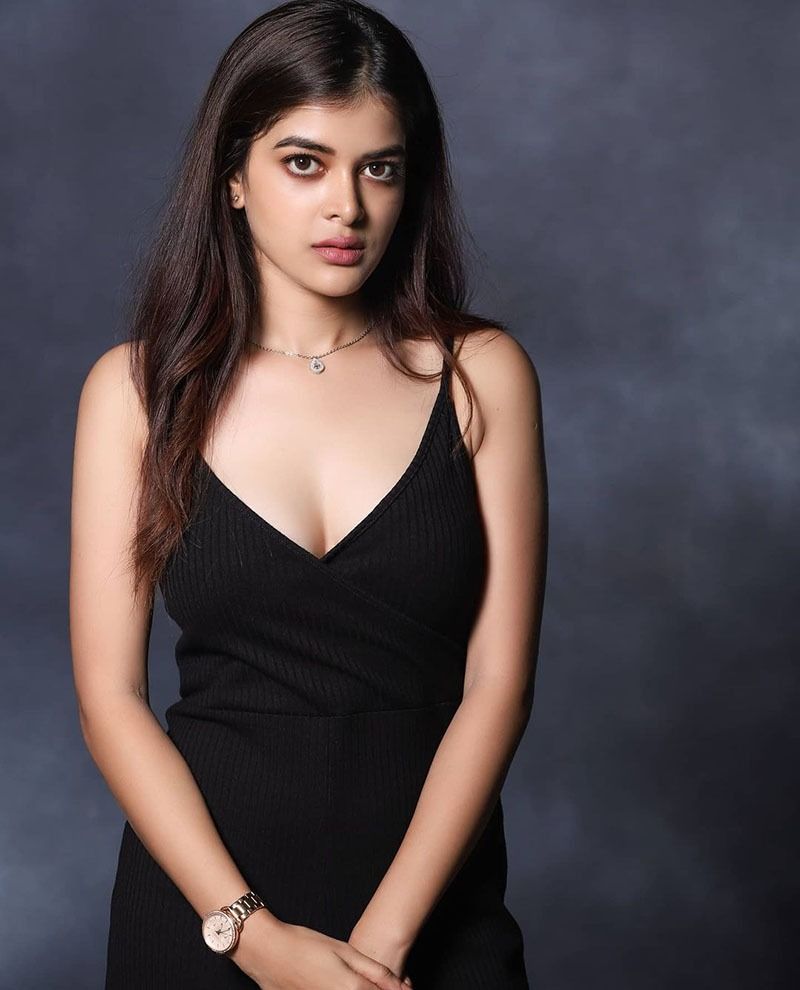 <p><br />
মধুমিতা সরকার, দর্শকদের ড্রইং রুম থেকেই যার অভিনয় জগতে হাতেখড়ি। যশের বিপরীতে পাখী, সকলের খুব প্রিয় চরিত্র। </p>