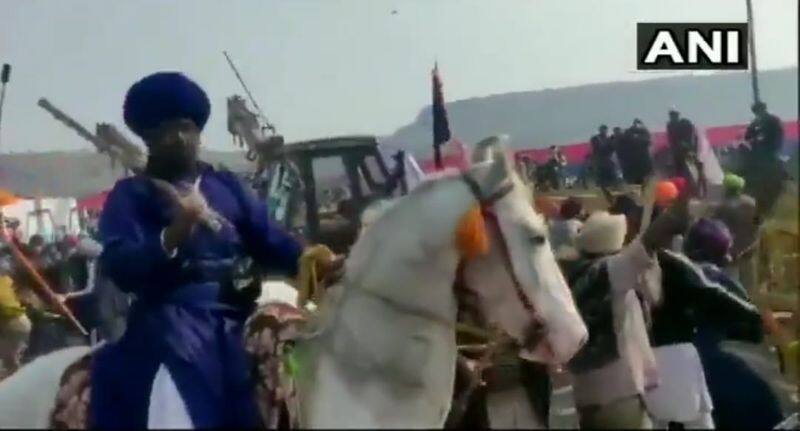 Farmers breaking barriers and riding on white horses carrying swords .. The struggle ended in riots.