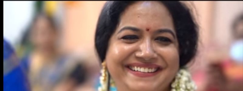 ఎవరు ఏమనుకున్నా సునీత ఆనందంగా కొత్త జీవితంలోకి అడుగుపెట్టారు. నిశ్చితార్ధ కార్యక్రమం సింపుల్ గా ముగించిన రామ్-సునీత ప్రీ వెడ్డింగ్ వేడుకలతో పాటు పెళ్లి ఘనంగా చేసుకున్నారు.