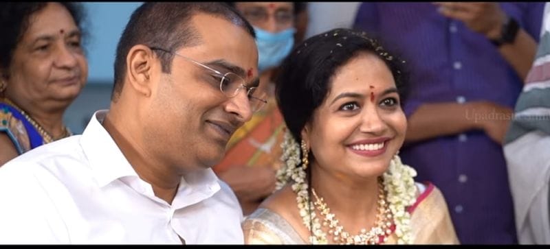 ఇక ఆ వీడియోలో పవన్ కళ్యాణ్ మాజీ భార్య రేణూ దేశాయ్ కూడా ఉన్నారు. కూతురు ఆద్యతో పాటు ఆమె సునీత ప్రీ వెడ్డింగ్ వేడుకలకు హాజరయ్యారు.