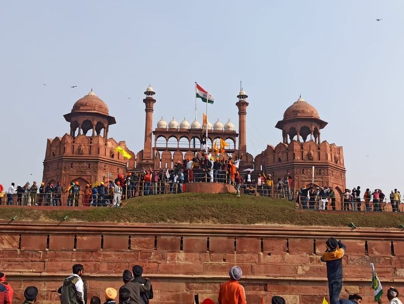 Internet services temporarily suspend due to violent Farmer protest and tractor rally delhi ckm