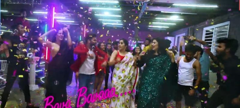 30రోజుల్లో ప్రేమించడం ఎలా? మూవీ ప్రమోషన్స్ కోసం రూపొందించిన ఈ సాంగ్ ఆకట్టుకుంది.