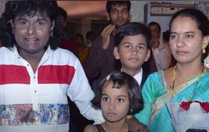 జబర్ధస్త్ వేదికపై సునామి సుధాకర్ ది ప్రత్యేకమైన శైలి. మేనరిజంతో అలరించే సునామి సుధాకర్ అందమైన అమ్మాయిని భార్యగా తెచ్చుకున్నారు. వీరికి ఓ అమ్మాయి, అబ్బాయి ఉన్నారు.