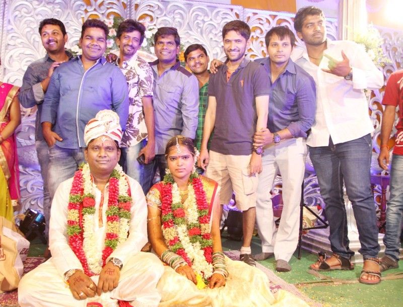 స్టార్ కమెడియన్ గా వెండితెరపై వెలిగిన తాగుబోతు రమేష్ జబర్ధస్త్ లోకి ఎంట్రీ ఇచ్చిన సంగతి తెలిసిందే. అందమైన భార్యతో ఆయన పెళ్లి ఫోటో బాగుంది కదా.
