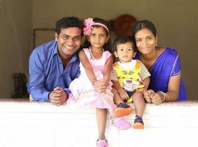 ఇక జబర్ధస్త్ వేదిక ద్వారా వచ్చిన ఫేం తో సినిమాలలో నటిస్తున్నాడు రచ్చ రవి. రచ్చ రవికి అందమైన కుటుంబం ఉంది.