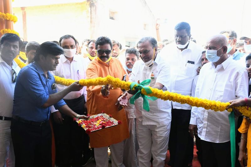 ತಾಲೂಕಿನ ಇರಕಲ್ಲಗಡಾ ಗ್ರಾಮದಲ್ಲಿ ಮಂಗಳವಾರ ರೈತರ ನೂತನ ಸಂತೆ ಮಾರುಕಟ್ಟೆ ಉದ್ಘಾಟಿಸಿ ಮಾತನಾಡಿದರು.