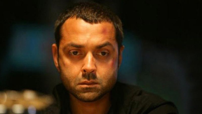 इतना ही नहीं नौबत तो यहां तक आ गई थी कि बॉबी दिल्ली के नाइट क्लब में DJ तक बन गए थे। ऐसे मुश्किल दौर में उनकी पत्नी तान्या ने उन्हें फाइनेंशियली काफी मदद की थी। 