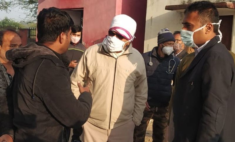 हादसे की सूचना मिलते ही सदर थाने की पुलिस मौके पर पहुंची और क्रेन और जेसीबी मंगवाकर घायलों को बाहर निकाला गया। कुछ लोगों की मौत हो चुकी थी, जबकि कुछ की सांसे चल रहीं थीं, जख्मी लोगों की अस्पताल पहुंचाया गया, लेकिन पहुंचने के बाद उनकी भी मौत हो गई। घटना स्थल पर टोंक जिले के एसपी ओमप्रकाश, एडीएम सुखराम खोखर, डीएसपी चन्द्रसिंह रावत सहित टोंक सर्किल के सभी थानाधिकारी पहुंचे हुए थे।