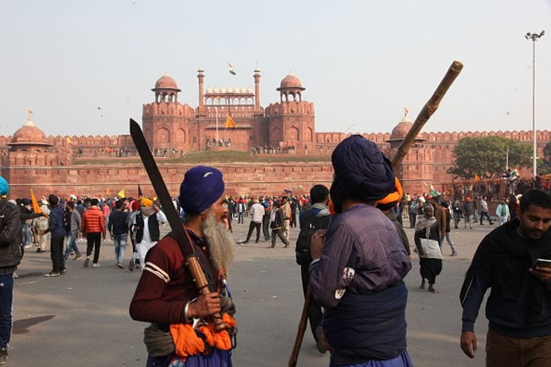 स्वराज इंडिया के नेता योगेंद्र यादव ने कहा, हिंसा के दौरान दीप सिद्धू लाल किले में मौजूद था। हम शुरू से ही उनके खिलाफ थे। दीप सिद्धू लाल किले में कैसे पहुंचे, इसकी जांच शुरू की जानी चाहिए।