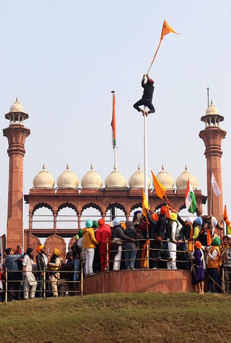 मीडिया रिपोर्ट्स के मुताबिक, सिद्धू की राजनीतिक महत्वाकांक्षाएं थीं और वह अपनी खुद की पार्टी बनाना चाहता था। किसान आंदोलन के दौरान सिद्धू और सिधाना दोनों बहुत सक्रिय रहे हैं। बाद में किसानों के एक वर्ग ने उन्हें हटा दिया। दोनों कुछ दिनों के लिए विरोध प्रदर्शन से गायब थे।