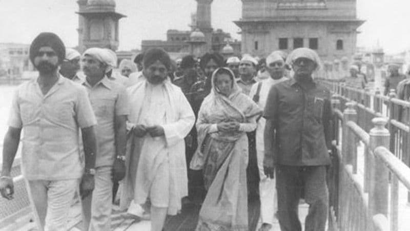 ఒక్క 1984లోనే 775 హింసాత్మక ఘటనలు జరగగా 298 మంది ప్రాణాలు కోల్పోయారు. 1983 అక్టోబర్లో ఆరుగురు హిందూ పాసింజర్లను చంపడంతో పంజాబ్లో ఎమర్జెన్సీ విధించారు. దీంతో ఖలీస్తాన్ మద్ధతుతారులు, గోల్డెన్ టెంపుల్తో పాటు అకల్ తక్త్ కాంప్లెస్ మొత్తాన్ని ఆక్రమించారు. వివిధ కేసుల్లో అరెస్ట్ అయిన సిక్కు ఖైదీలు, నేరస్థులు అందరూ ఇక్కడే దాక్కున్నారు.