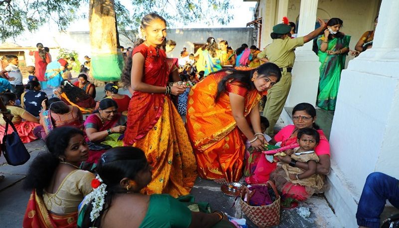 ಶ್ರೀ ಗವಿಸಿದ್ಧೇಶ್ವರ ಜಾತ್ರಾ ಮಹೋತ್ಸವದ ಅಂಗವಾಗಿ ಜ. 30ರಿಂದ ಮೂರು ದಿನಗಳ ಕಾಲ ಬೃಹತ್ ರಕ್ತದಾನ ಶಿಬಿರ ನಡೆಯುತ್ತದೆ. ಮಹಾವಿದ್ಯಾಲಯದಲ್ಲಿ ಶಿಬಿರ ಬೆಳಗ್ಗೆ 9 ಗಂಟೆಯಿಂದ ಸಂಜೆ 5 ಗಂಟೆ ವರೆಗೆ ಹಮ್ಮಿಕೊಳ್ಳಲಾಗಿದೆ.