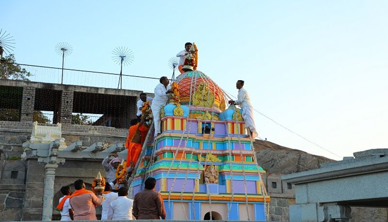ಜಾತ್ರಾ ಮಹೋತ್ಸವದ ಅಂಗವಾಗಿ ಮಂಗಳವಾರ ಸಂಜೆ 4.20ಕ್ಕೆ ಪಂಚ ಕಳಸೋತ್ಸವ ನಡೆಯಿತು.