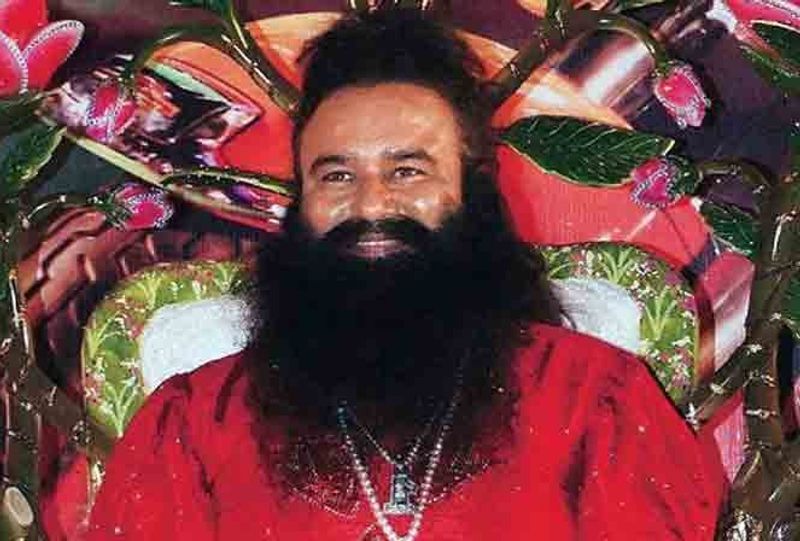 राम रहीम ने जनसंख्या को नियंत्रण करने के लिए एक मुहिम को शुरू करने का निर्देश डेरा श्रद्धालुओं को दिया। हम दो, हमारे दो या फिर हम दो, हमारा एक की मुहिम शुरू करने पर डेरा श्रद्धालुओं ने सहमति जताई है।
(फाइल फोटो)