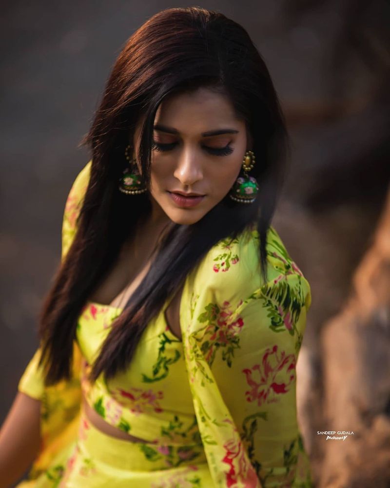ఇక కొత్త ప్రాజెక్ట్స్ కి సంబంధించి కథలు వింటున్న రష్మీ త్వరలోనే ప్రకటించనున్నారట. సుధీర్ తో కూడా మూవీ చేసే అవకాశం కలదని రష్మీ తెలిపారు.