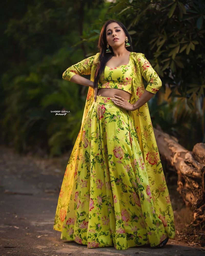 డిజిటల్ కంటెంట్ విపరీతంగా ప్రాచుర్యం పొందిన నేపథ్యంలో... వెబ్ చిత్రాలలో కూడా రష్మీకి అవకాశాలు వస్తున్నాయి.