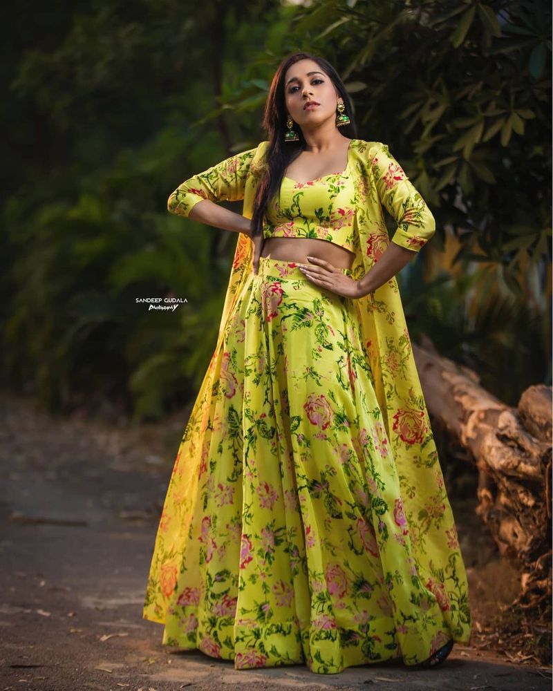 అయినప్పటికీ ఎప్పటికైనా స్టార్ హీరోయిన్ అవ్వాలనే కసితో ముందుకు వెళుతుంది.