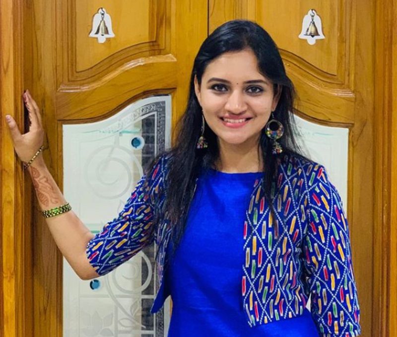 ರಂಜನಿಗೆ ಬ್ಲೂ ಫೇವರೇಟ್ ಎಂಬಂತೆ ನೀಲ ಬಣ್ಣ ಬಟ್ಟೆಯನ್ನು ಬಹಳಷ್ಟು ಸಲ ಧರಿಸಿದ್ದಾರೆ