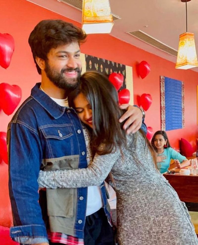 జెమినీ కామెడీ, మా స్టార్, ఈటీవీ అభిరుచి, ఐడ్రీమ్ వంటి వాటిలో హోస్టింగ్ చేసింది. స్టూడియో వన్లో యాంకర్గా చేసింది.