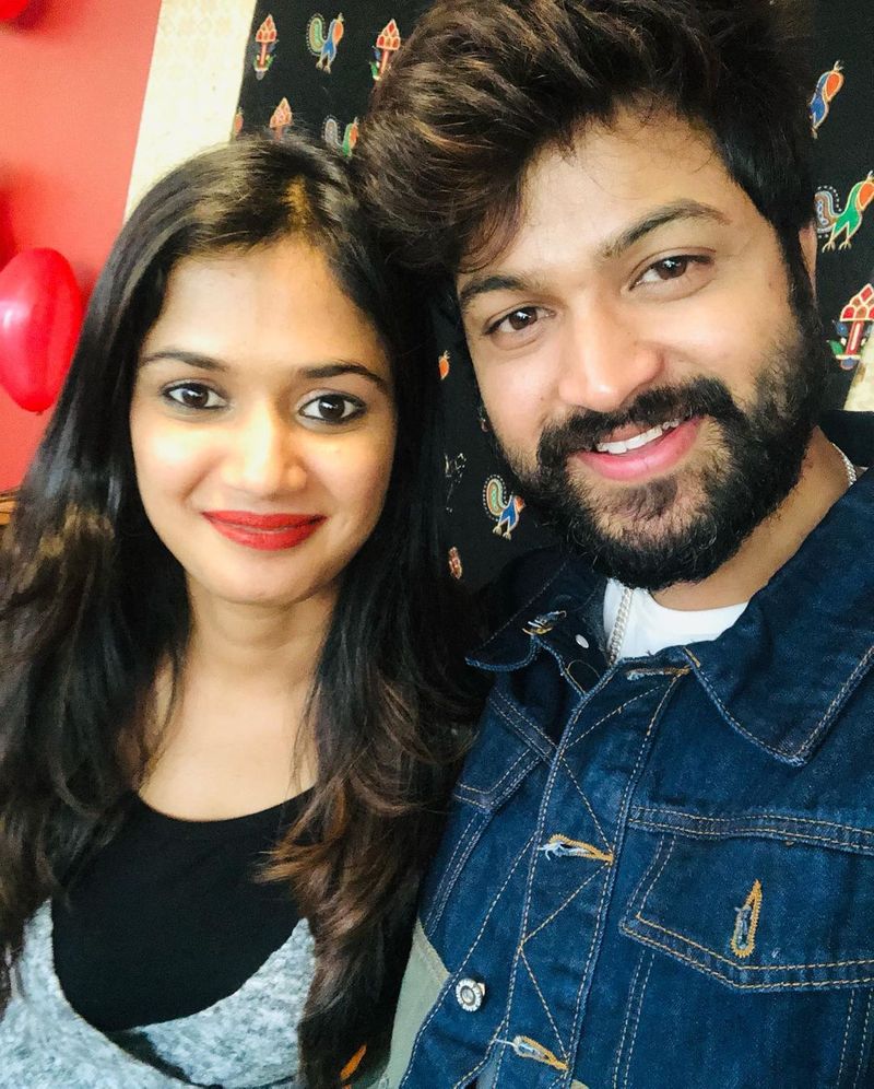 `నా బాయ్ఫ్రెండ్ మంచోడు` షార్ట్ ఫిల్మ్ కూడా చేసింది. ఇప్పుడు బిగ్బాస్తో మంచి గుర్తింపుని, పాపులారిటీని తెచ్చుకుంది అరియానా.