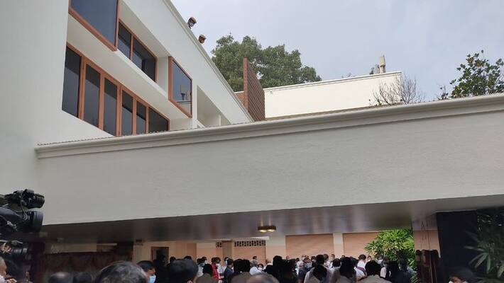 Jayalalithas poyas garden becomes a memorial house .. Chief Minister Edappadiyar opens it. Jayalalithas poyas garden becomes a memorial house .. Chief Minister Edappadiyar opens it.