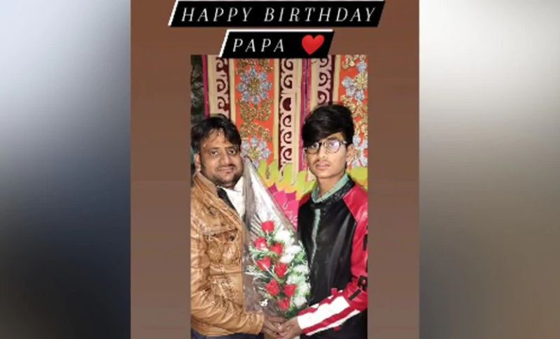 सबसे दुख पल यह है कि सोनी परिवार के घर के मुखिया रामबाबू सोनी ने सफर के दौरान अपना जन्मदिन मनाया था। इसके लिए परिवार के सभी लोगों ने रास्ते में एक ढाबा पर खाना खाया और केक काटा। मृतक के बेटे नयन ने फूल का गुलदस्ता देकर पिता को बधाई दी थी। लेकिन ऊपर वाले को शायद कुछ और ही मंजूर था। तभी तो कुछ घंटे बाद ही राजस्थान के टोंक के पास हादसे में दोनों पिता-पुत्र की एक सात मौत हो गई।