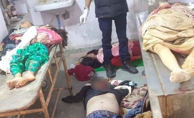यह हादसा इतना भयानक था कि सड़क पर खून ही खून बह रहा था। इसके अलावा हादसे की शिकार होने वाली कार पूरी तरह से चकनाचूर हो गई। गाड़ी में लोग इतने बुरी तरह से फंसे हुए थे कि उनको निकालने के लिए कार का बोनट काटना पड़ा। सूचना मिलते ही पुलिस मौके पर पहुंची और क्रेन और जेसीबी की मदद से फंसे लोगों को निकाला गया। वहीं इस हादसे में कार में बैठी एक 3 साल की बच्ची नन्नू जिंदा बची है, जिसे हादसे में खरोंच तक नहीं आई।