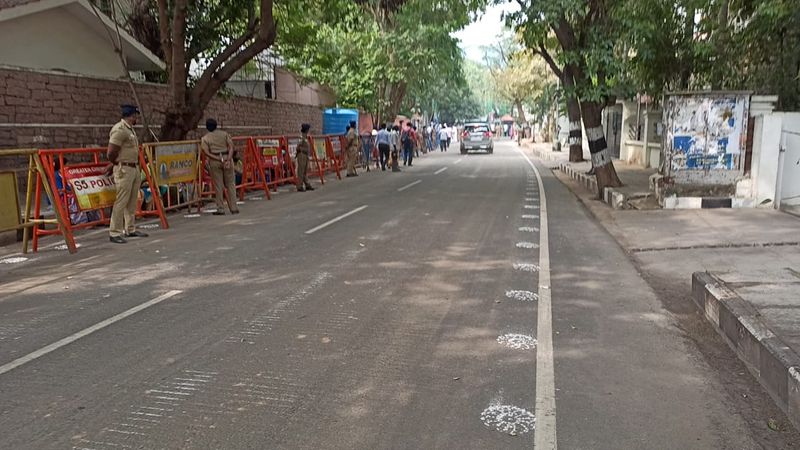 முதலமைச்சர் வருகைக்காக காத்திருந்த போது எடுக்கப்பட்ட புகைப்படம் 