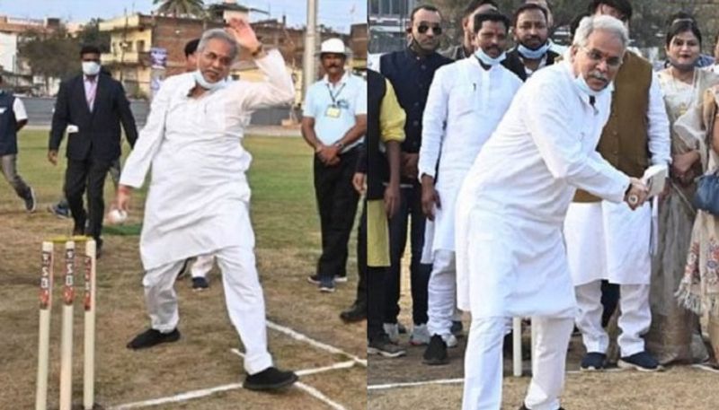 मुख्यमंत्री भूपेश बघेल 25 जनवरी से बस्तर दौरे पर हैं। इस दौरान गौठानों में बुजुर्गों से बात किए। इसके बाद युवाओं के साथ क्रिकेट भी खेले, जिसकी तस्वीर सोशल मीडिया पर खूब वायरल हो रही है
