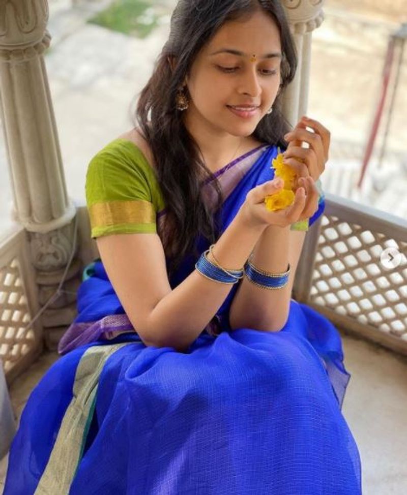 கண்ணே பட்டுடும் அவ்வளவு அழகு 