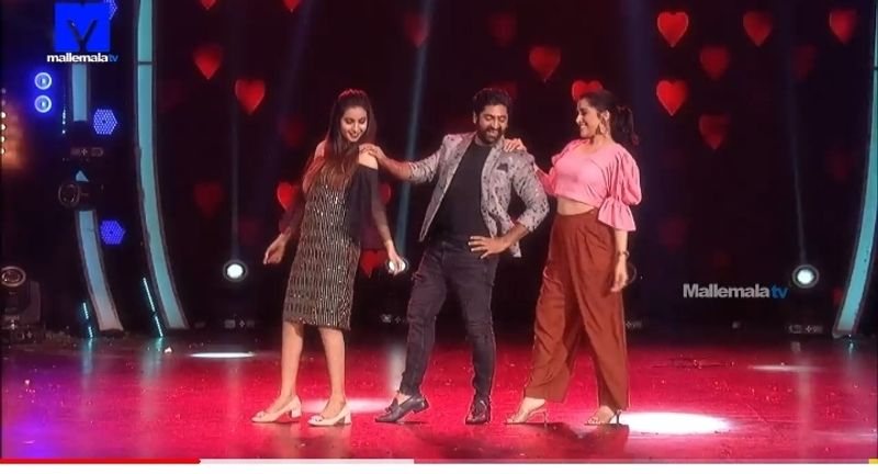 తాజా ఢీ ప్రోమోలో ఈ ఆసక్తికర సంఘటన చోటు చేసుకోగా... ఇకపై సుధీర్ కి రష్మి హ్యాండ్ ఇస్తుందేమో అని చెప్పుకుంటున్నారు.