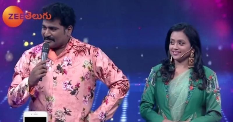 ఇక యాంకర్ సుమను ఉద్దేశిస్తూ ఎలా భరిస్తున్నావ్ మామ.. అని యాంకర్ రవి, రాజీవ్ కనకాలను అడిగారు. దానికి సమాధానంగా రాజీవి కనకాల అసలు నీతో పెద్దగా మాట్లాడదట కదా అని పంచ్ వేశాడు.
