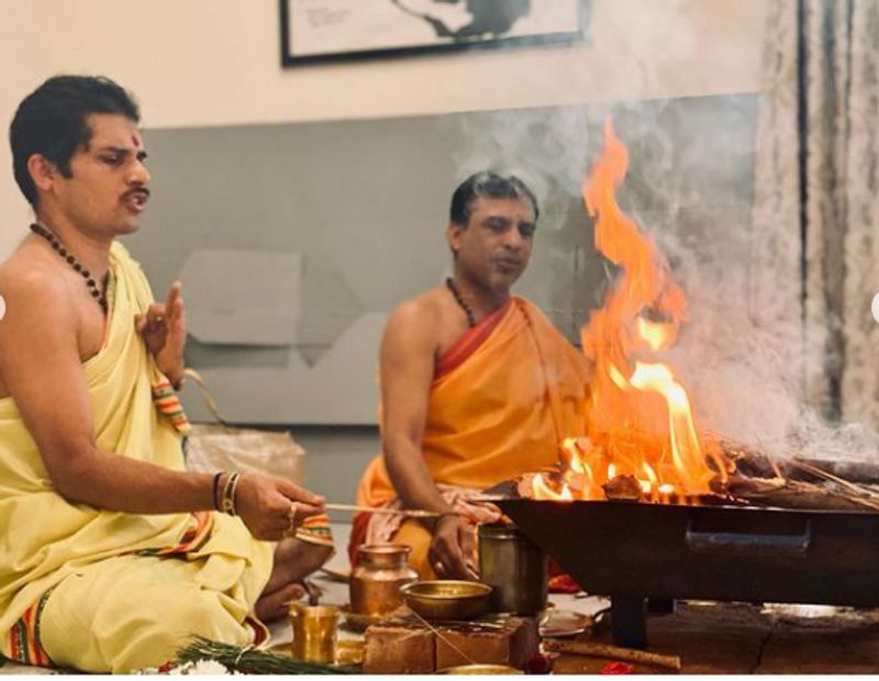 ಪ್ರೀತಿ, ಪ್ರೇಮ, ಹೋಮ! ಮೊನ್ನೆ ಆಫೀಸಿನಲ್ಲಿ ಮಾಡಿದ ಪುಟ್ಟ ಪೂಜೆಯ ದಿನದ ಸುಂದರ ಕ್ಷಣಗಳು ಎಂದು ಕ್ಯಾಪ್ಶನ್ ಕೊಟ್ಟು ಫೋಟೋ ಶೇರ್ ಮಾಡಿದ್ದಾರೆ ನಿರ್ದೇಶಕ
