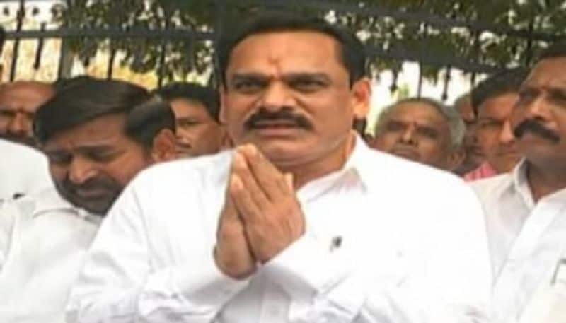టీఆర్ఎస్ నుండి ఎమ్మెల్సీ తేర చిన్నప్పరెడ్డి బీజేపీలో చేరుతారనే ప్రచారం సాగుతోంది. చిన్నప్పరెడ్డి బీజేపీలో చేరితే ఆయనకు ఈ స్థానం నుండి పోటీ చేసేందుకు అవకాశం కల్పించే అవకాశం లేకపోలేదనే ప్రచారం కూడ సాగుతోంది.