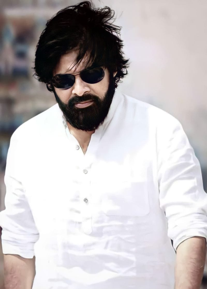 ఎ.ఎం.రత్నం నిర్మిస్తోన్న ఈ సినిమాలో పవన్ కల్యాణ్ బందిపోటు పాత్రలో కనిపిస్తాడు. వజ్రాల దొంగగా కనిపిస్తాడని టాక్. కెరీర్లో పవన్ చేస్తున్న తొలి పీరియాడికల్ మూవీ.