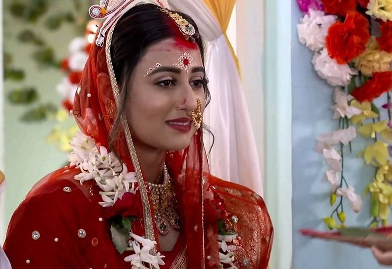 'কী করে বলব তোমায়' ধারাবাহিকের নায়িকা স্বস্তিকা দত্ত দ্বিতীয়বার বিয়ে করলেন কর্ণকে থুড়ি দ্বিতীয়বার নয়, অষ্টমবার বিয়ের পিঁড়িতে বসলেন অভিনেত্রী স্বস্তিকা।