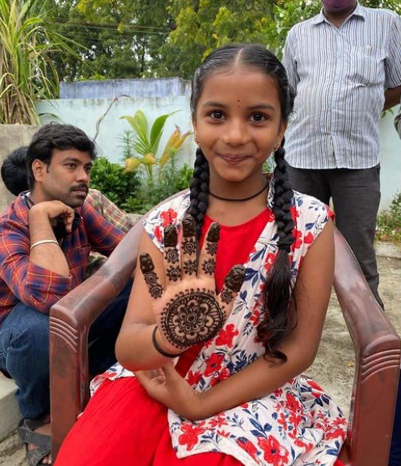 Premam Actress Sai Pallavi shares mehandi hand photos done by her dpl