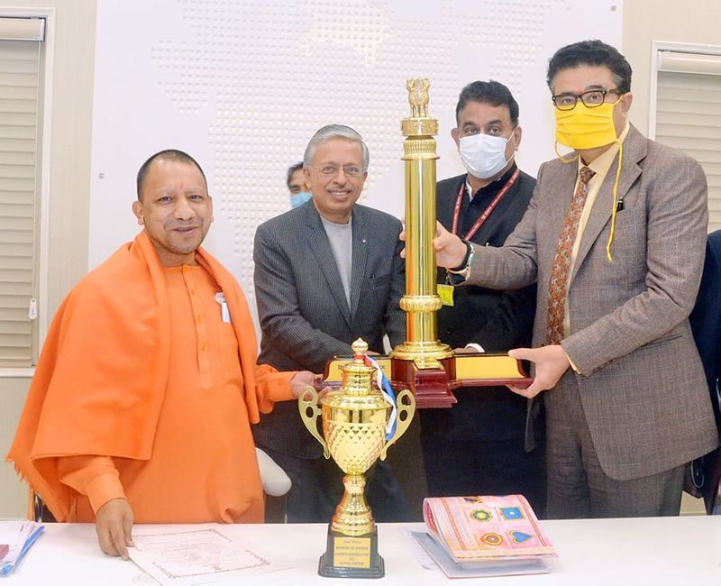 उत्तर प्रदेश की झांकी को पहला स्थान मिलने पर सूचना निदेशक ने उत्तर प्रदेश के सूचना विभाग और पर्यटन विभाग की टीम को बधाई दी थी। विजेताओं को दिल्ली में रक्षा मंत्री राजनाथ सिंह पुरस्कार देकर सम्मानित करेंगे।