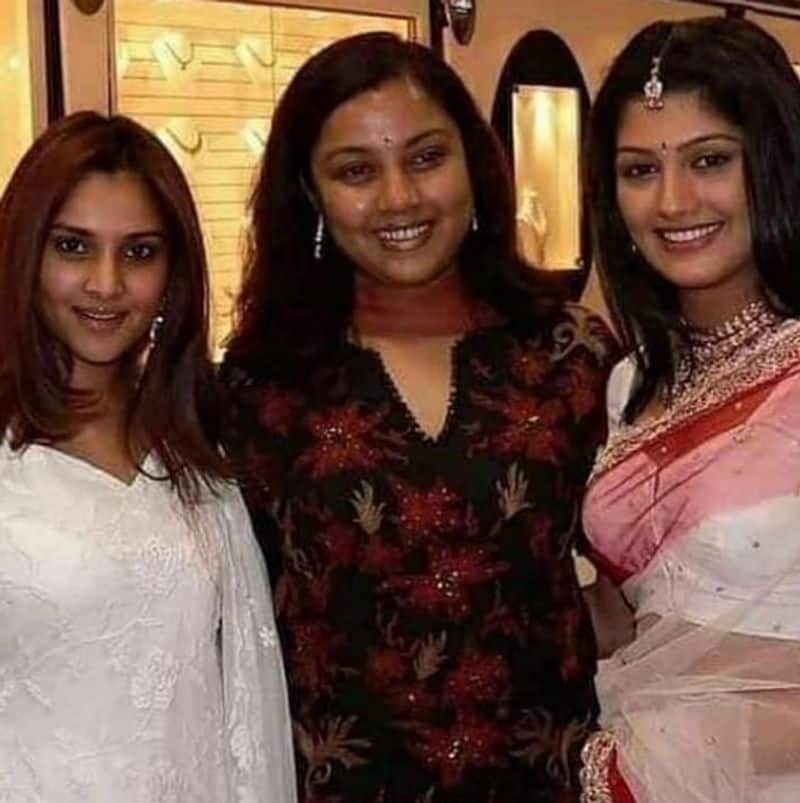 Tara anuradha share picture with ramya and rashika kumaraswamy vcs