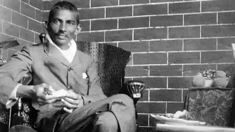 19 मई, 2019 को अरवाकुरिची विधानसभा के उपचुनाव में कमल हासन ने यह कहकर राजनीति को हवा दे दी थी कि आजाद भारत में पहला आतंकवादी एक हिंदू था। उसका नाम था-नाथूराम गोडसे। कमल हासन के इस बयान पर काफी बवाल हुआ था। दरअसल, यह विधानसभा क्षेत्र मुस्लिम बाहुल्य है।
