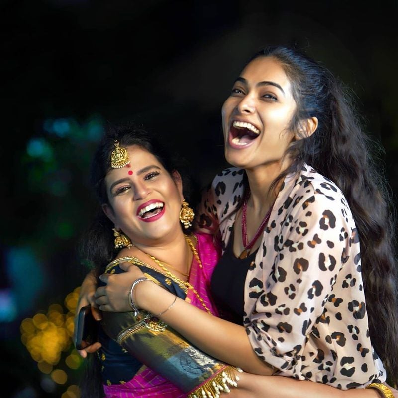కరాటే కళ్యాణి కొడుకు బర్త్ డే ఫంక్షన్ కి వీరందరినీ ఆహ్వానించినట్లు తెలుస్తుంది. బిగ్ బాస్ కంటెస్టెంట్స్ అందరూ కలిసి సందడి చేసిన ఫోటోలను కరాటే కళ్యాణి తన ఇంస్టాగ్రామ్ అకౌంట్ లో పంచుకోవడం జరిగింది.