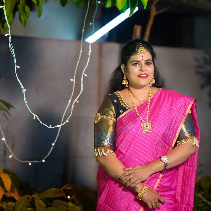కరాటే కళ్యాణి కూడా బిగ్ బాస్ సీజన్ ఫోర్ లో పాల్గొన్న సంగతి తెలిసిందే. అయితే ఆమె రెండు వారాలకే హౌస్ నుండి ఎలిమినేట్ అయ్యారు. యంగ్ జనరేషన్ తో హౌస్ లో ఆమె ఇమడలేకపోయారు.