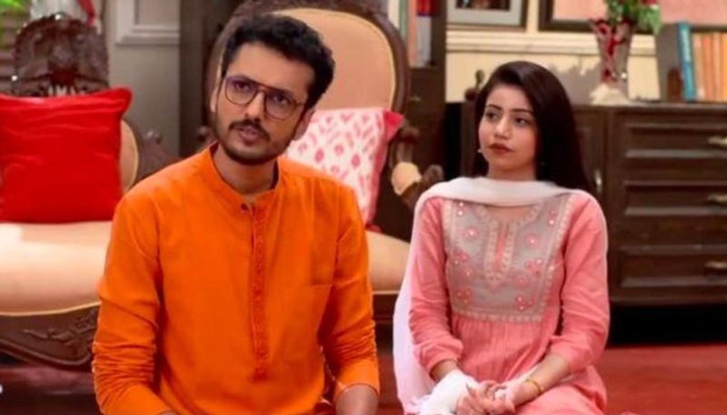 <p>পর্দায় গুঞ্জণের বর সৌজন্য, সদ্য তিনি যোগ দিয়েছেন বিজেপিতে। সেই খবর ছড়িয়ে পড়ে সর্বত্র। </p>