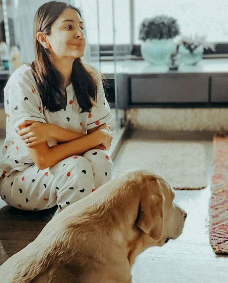 ఆయిల్ పుల్లింగ్... ఆయుర్వేదిక్ ట్రీట్మెంట్ ఆయిల్ పుల్లింగ్ కూడా చేస్తారట. దాని వల్ల కూడా చర్మం అందంగా మెరుస్తూ ఉంటుందని ఆమె చెప్పారు.