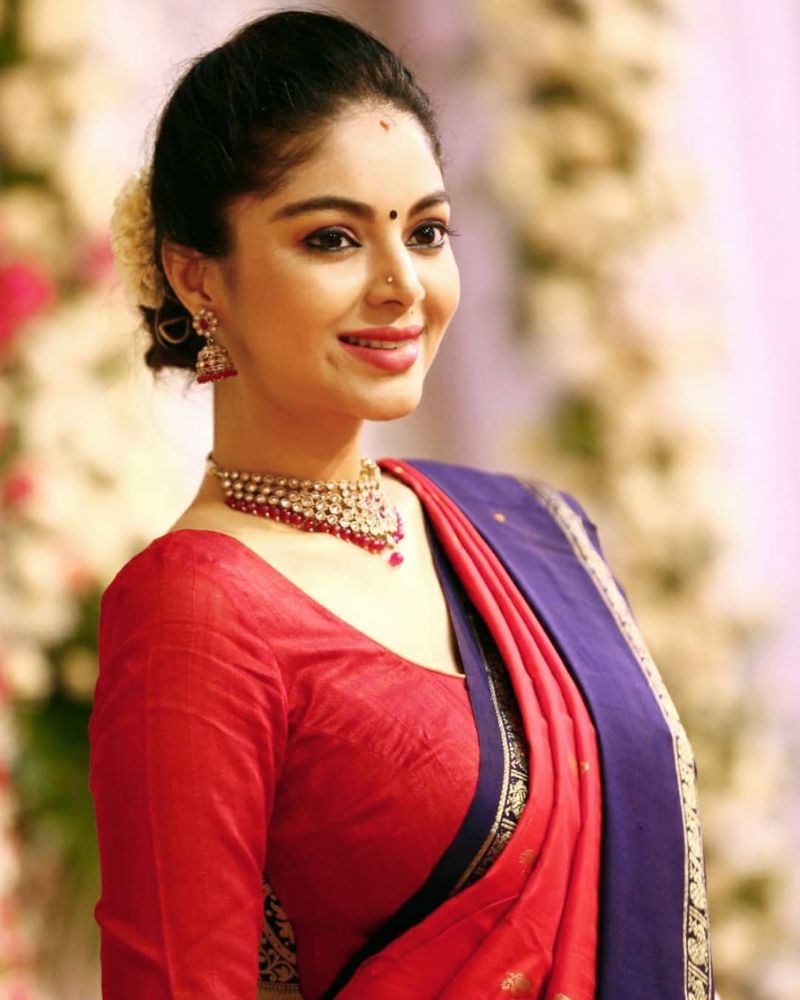 அப்படியிருக்க தன்னுடைய வாட்ஸ் அப் எண்ணும், இன்ஸ்டாகிராமிற்கும் மிகவும் மோசமான கெட்ட வார்த்தைகள் அடங்கிட மெசெஜ் வருவதாக அடையாறு சைபர் கிரைம் போலீசில் புகார் அளித்திருந்தார்.

