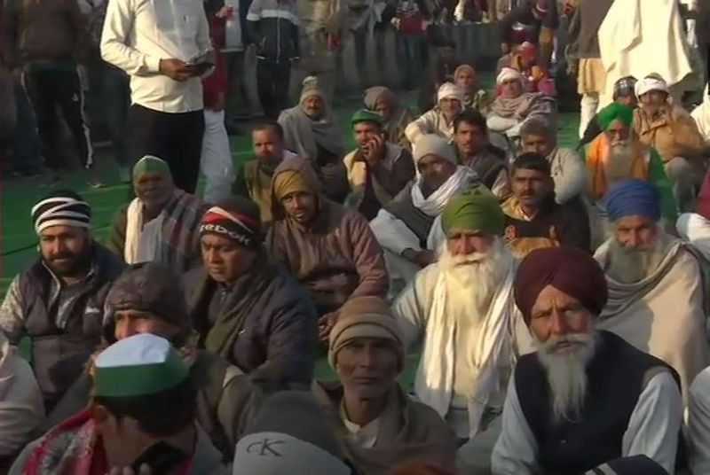किसानों की आवाज को बुलंद करते हुए भारतीय किसान यूनियन के अध्यक्ष और राकेश टिकैत के भाई नरेश टिकैत ने भी कहा है कि यूपी के बागपत में कल रविवार को किसानों की पंचायत होनी है। पंचायत होने के बाद हम दिल्ली कूच करेंगे। किसानों पर जो राजनीति हो रही है उस पर पंचायत में चर्चा करेंगे।