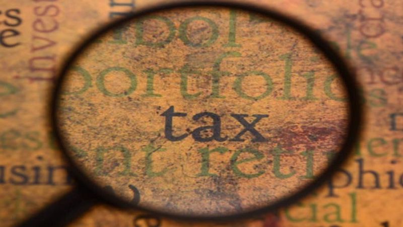 आईटीआर (Income Tax Return) फॉर्म में नेट सैलरी (Net Salary) का एक कॉलम होता है। इसे भरना नहीं पड़ता है। यह टैक्स डिपार्टमेंट की ओर से भर दिया जाता है। सवाल है कि यह क्या होता है। दरअसल, ग्रॉस सैलरी में से जब लीव इनकैशमेंट, ट्रैवल अलाउंस, हाउस रेंट अलाउंस, अर्न्ड लीव इनकैशमेंट जैसे सभी अलाउंस को घटा दिया जाता है, तो यह नेट सैलरी होती है। (फाइल फोटो)